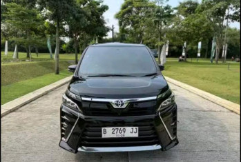 Toyota Voxy 2.0L Automatic 2018