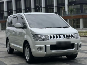 Mitsubishi Delica 2.0L Standart Automatic 2015