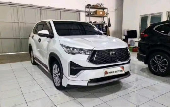Toyota Innova 2.0L Q HV Modellista Zenix Automatic 2024