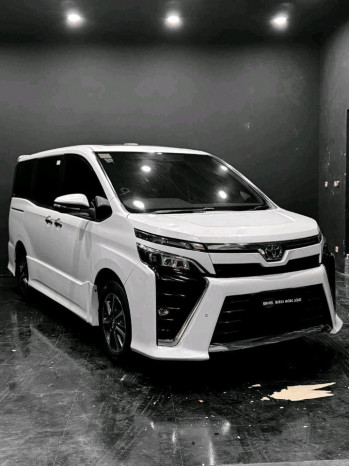 Toyota Voxy 2.0L Automatic 2018