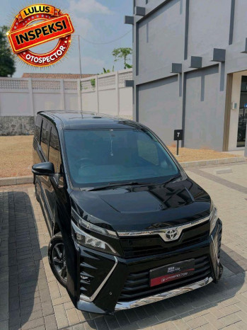 Toyota Voxy 2.0L Automatic 2018