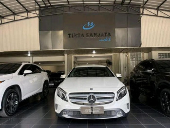 Mercedes-Benz GLA-Class GLA200 Automatic 2015