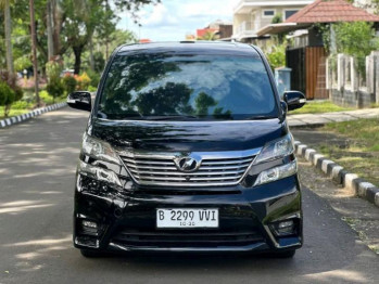 Toyota Vellfire 2.5L HEV Automatic 2010