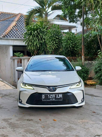 Toyota Corolla Altis 1.8L HV Automatic 2021