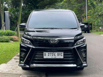 Toyota Voxy 2.0L Automatic 2018