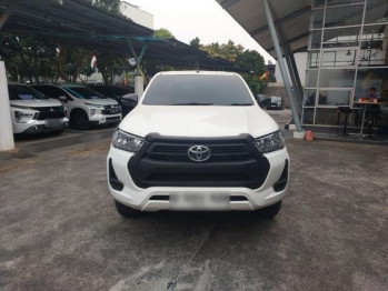 Toyota Hi-Lux DOUBLE CABIN 2.4 E (4X4) DSL M/T Manual 2022
