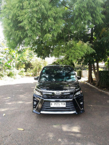 Toyota Voxy 2.0L Automatic 2019