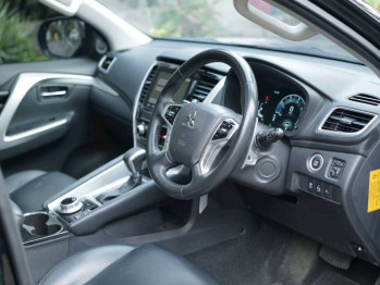 Mitsubishi Pajero Sport 2.4L Dakar Ultimate 4x4 Automatic 2021