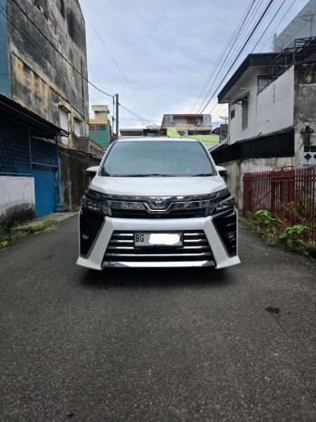 Toyota Voxy 2.0L Automatic 2018
