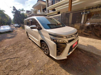 Toyota Voxy 2.0L Automatic 2018