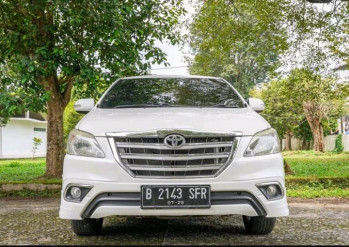 Toyota Innova 2.0L V Bensin Automatic 2015