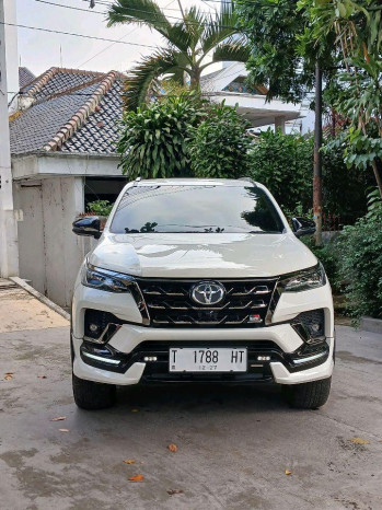 Toyota Fortuner 2.8L GR Sport 4x2 Automatic 2022