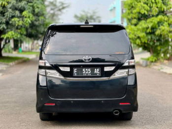 Toyota Vellfire 2.5L HEV Automatic 2010