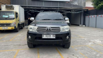 Toyota Fortuner 2.7L V 4x4 Bensin Automatic 2010