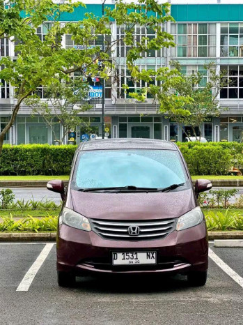 Honda Freed 1.5L E Automatic 2012