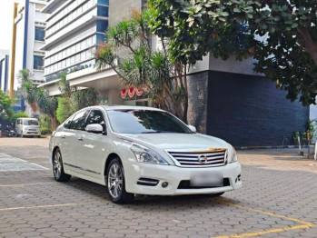 Nissan Elgrand 2.5L HWS Automatic 2013