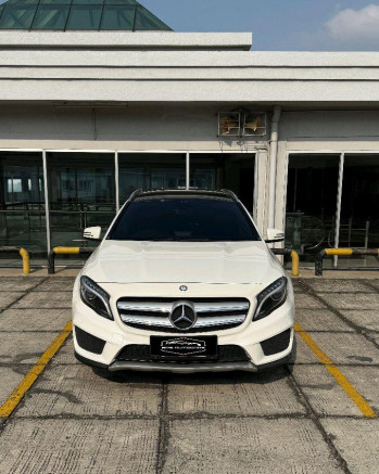 Mercedes-Benz GLA-Class GLA200 Automatic 2015