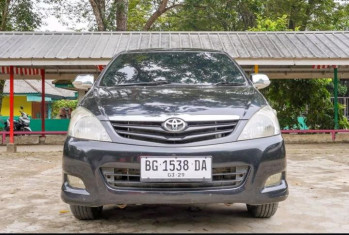 Toyota Innova 2.5L G Diesel Manual 2010