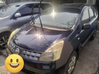 Nissan Grand Livina XV Automatic 2010