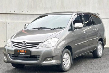 Toyota Innova 2.5L V Diesel Automatic 2010