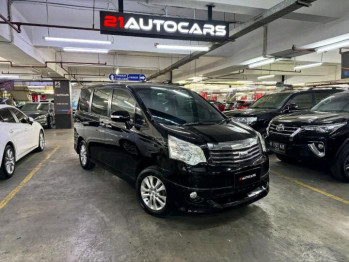 Toyota Voxy 2.0L Automatic 2014