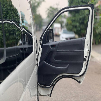 Toyota Hiace Commuter Manual 2024