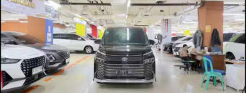 Toyota Voxy 2.0L Automatic 2022