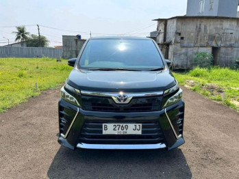 Toyota Voxy 2.0L Automatic 2018