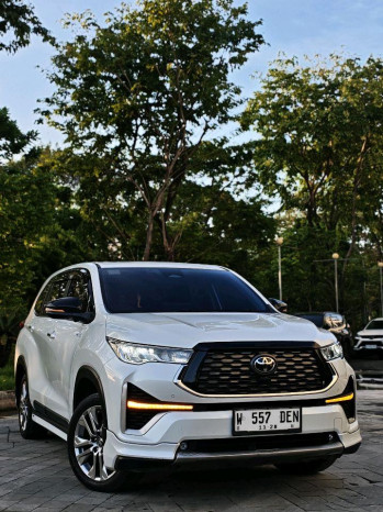 Toyota Innova 2.0L V HV Modellista Zenix Automatic 2023