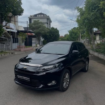 Toyota Harrier 2.0L Automatic 2015