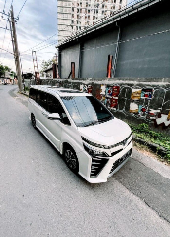 Toyota Voxy 2.0L Automatic 2020