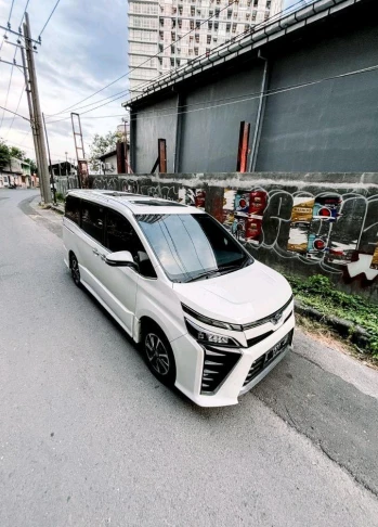 Toyota Voxy 2.0L Automatic 2020