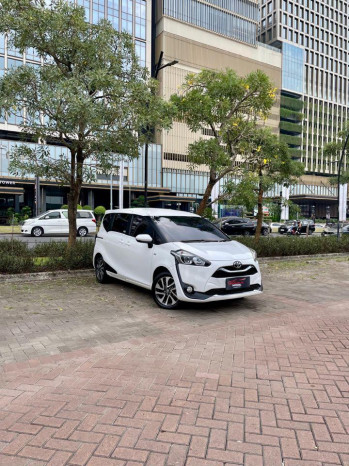 Toyota Sienta 1.5L V Automatic 2019
