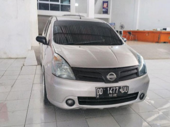 Nissan Grand Livina XV Automatic 2011
