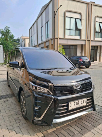 Toyota Voxy 2.0L Automatic 2018