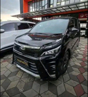 Toyota Voxy 2.0L Automatic 2018
