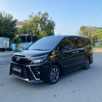 Toyota Voxy 2.0L Automatic 2018