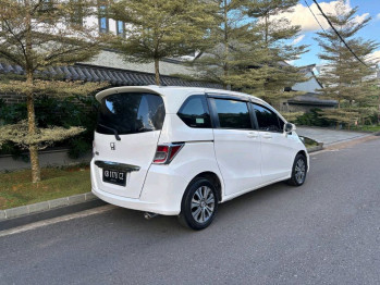 Honda Freed 1.5L S Automatic 2012