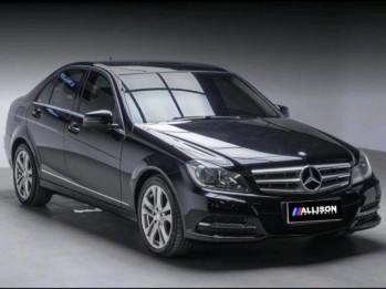 Mercedes-Benz C-Class C200 Avantgarde Automatic 2014