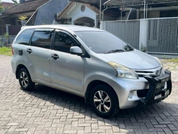 Daihatsu Xenia 1.3L R STD Manual 2012