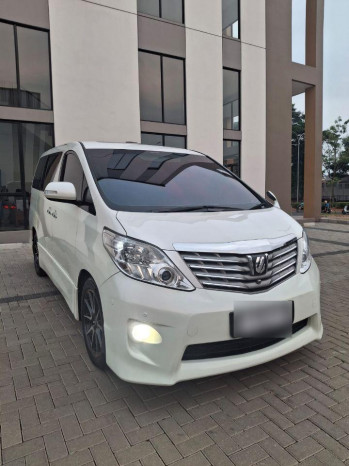 Toyota Alphard 2.4L G Automatic 2010