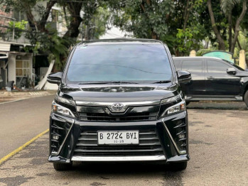 Toyota Voxy 2.0L Automatic 2018