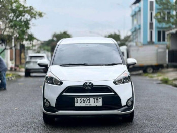 Toyota Sienta 1.5L G Automatic 2018