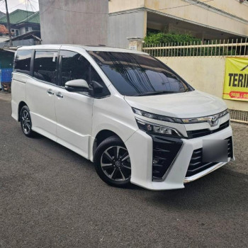 Toyota Voxy 2.0L Automatic 2022