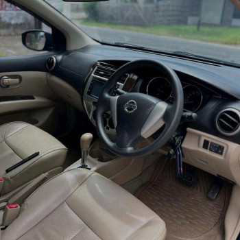 Nissan Grand Livina XV HWS Automatic 2014