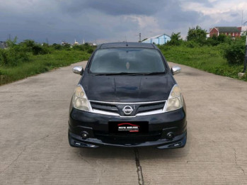 Nissan Grand Livina XV Automatic 2011