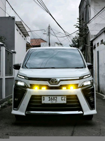 Toyota Voxy 2.0L Automatic 2018