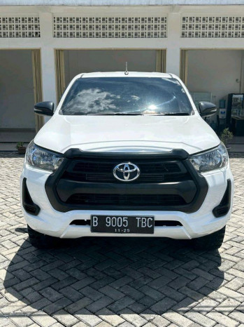 Toyota Hi-Lux DOUBLE CABIN 2.4 E (4X4) DSL M/T Manual 2020