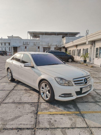 Mercedes-Benz C-Class C200 Automatic 2013