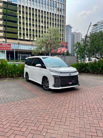 Toyota Voxy 2.0L Automatic 2022